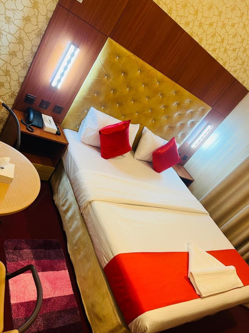 Parasol Hotel Дубай Екстер'єр фото