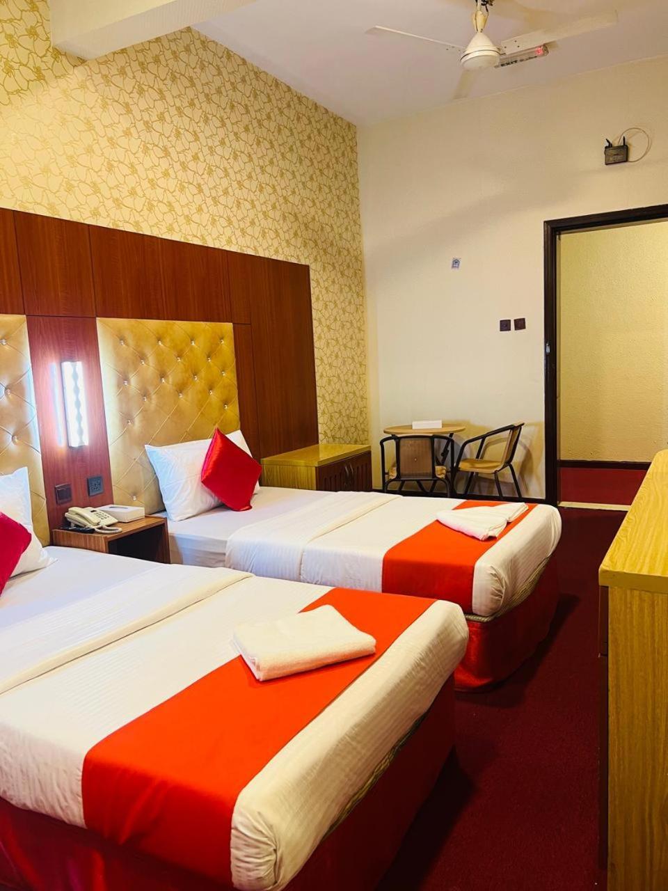 Parasol Hotel Дубай Екстер'єр фото